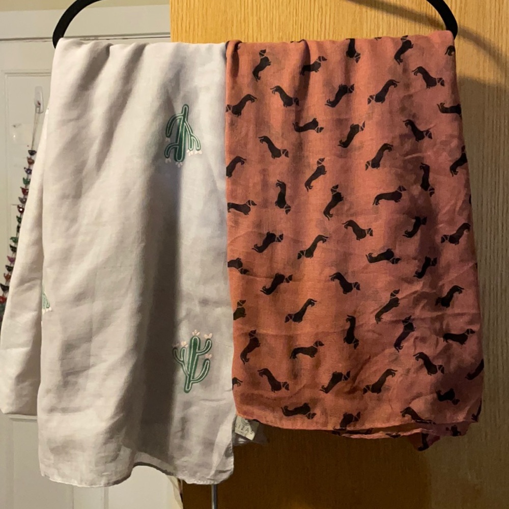 Women’s scarves